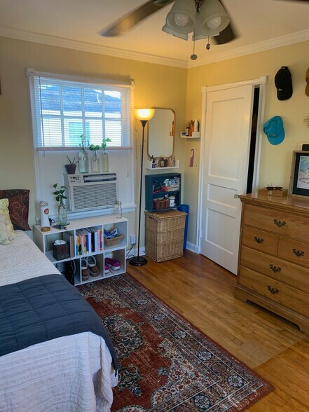 17 - Bedroom 2 (~15' x 11') - 810 Rittiner Dr