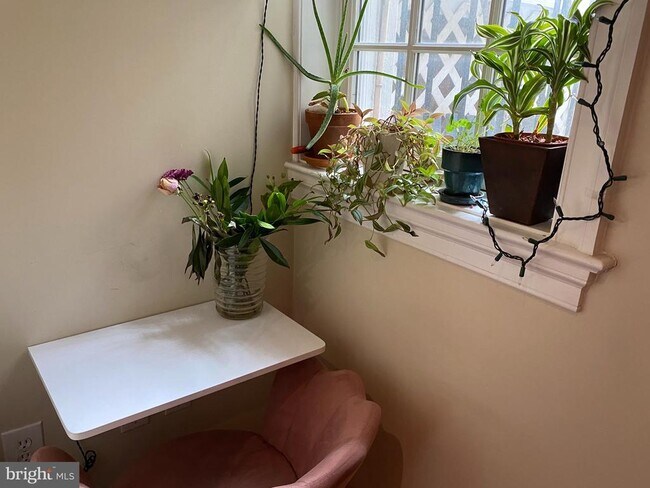 Building Photo - 2128 10th St NW