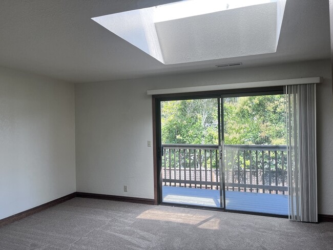 Building Photo - 578 Spinnaker Ct
