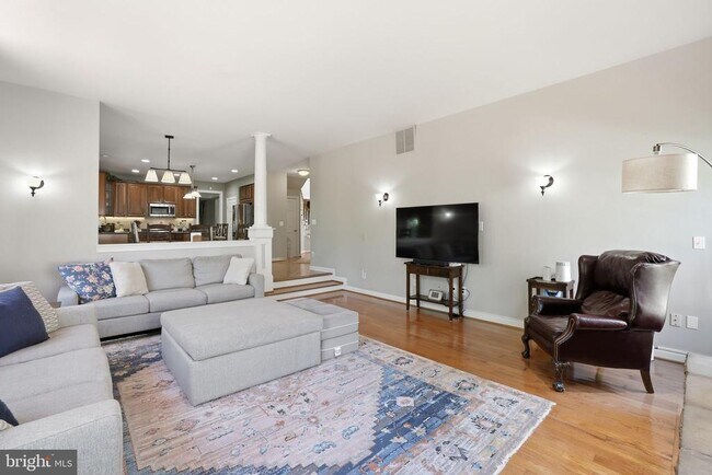 Building Photo - 5767 Bush Hill Dr