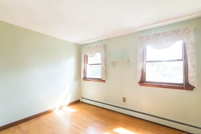 Building Photo - 32 Washburn Dr
