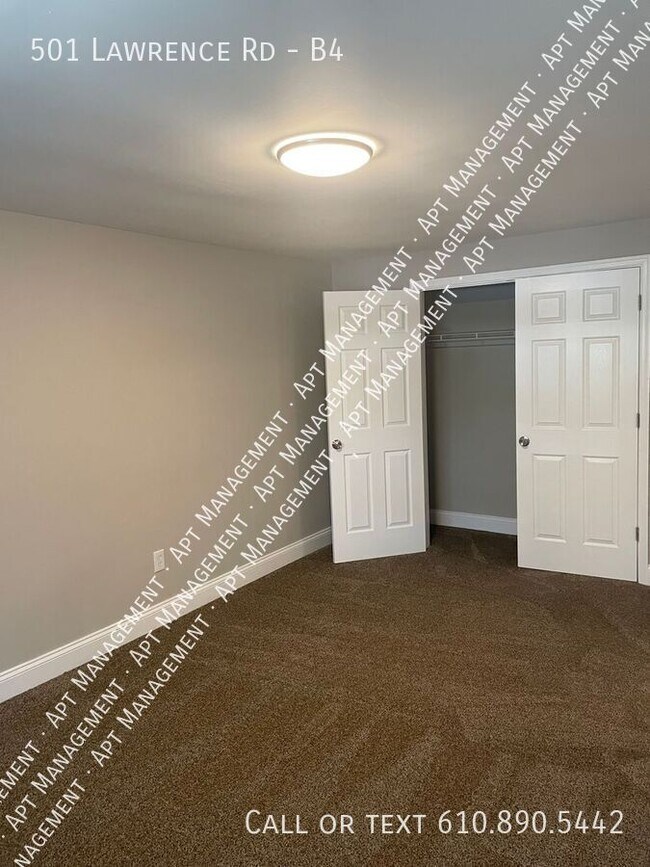 Building Photo - 501 Lawrence Rd