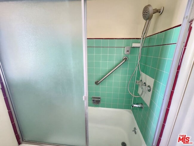 Building Photo - 5264 Cahuenga Blvd