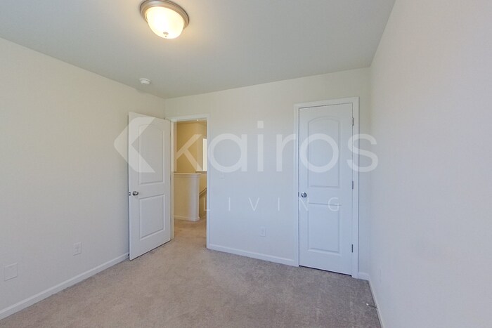 Building Photo - 2051 Country Pl