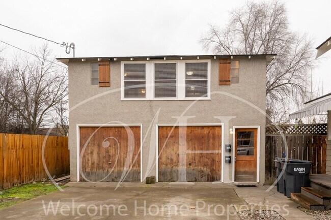 Building Photo - 310 SE 6th St