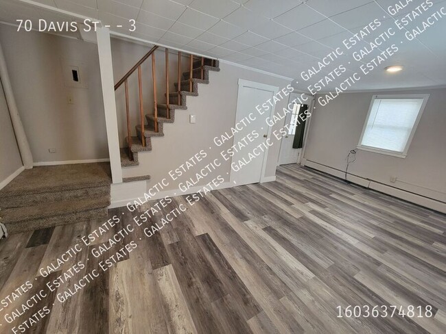 Building Photo - Townhouse 2 bed 1 bath walking distance to...