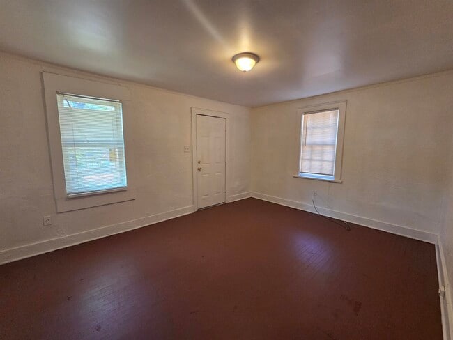 Building Photo - 1374 Rayner St