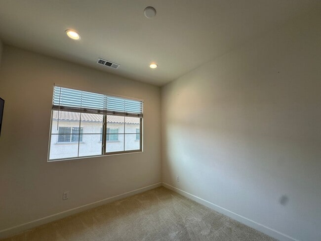 Building Photo - Room for Rent in Stanton-Prime Location