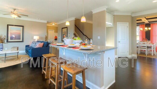 Building Photo - 1120 Walbury Hl