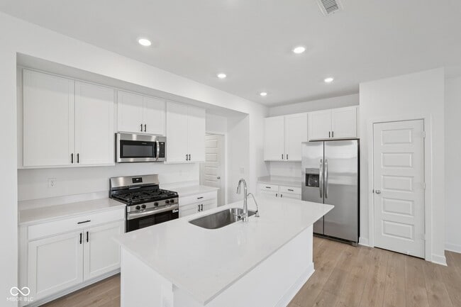 Building Photo - 15246 Swallow Fls Wy