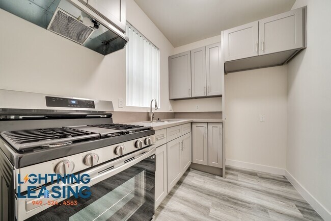Building Photo - 343 S Alvarado St