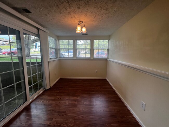 Building Photo - Amazing 2 BR/2 BA Condo in Elkridge!