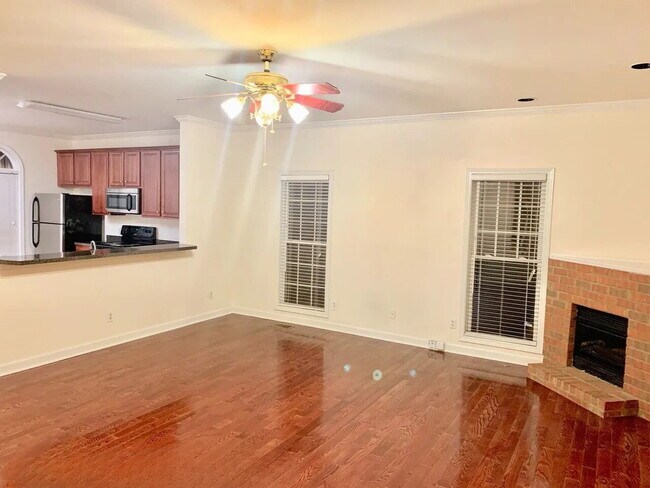 Building Photo - "A Cozy Nashville Home with Great Location and Potential"