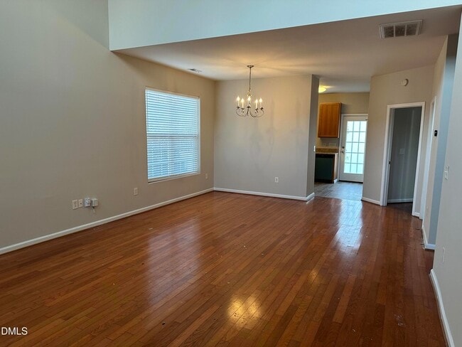 Building Photo - 553 Writers Way