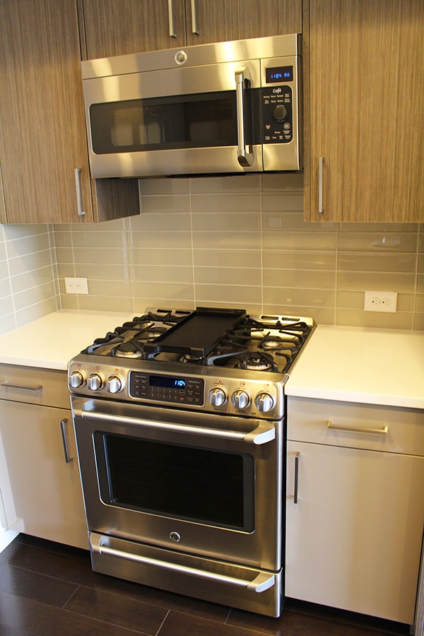 Building Photo - CROWN HILL TOWNHOME W HIGH END FINISHES & ...