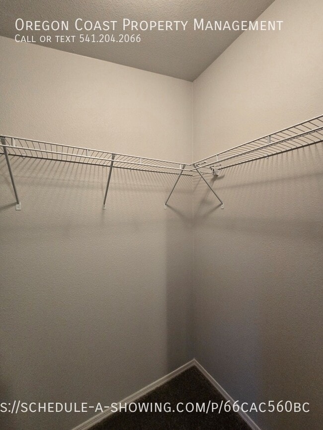 Building Photo - 15 N Hillside Dr