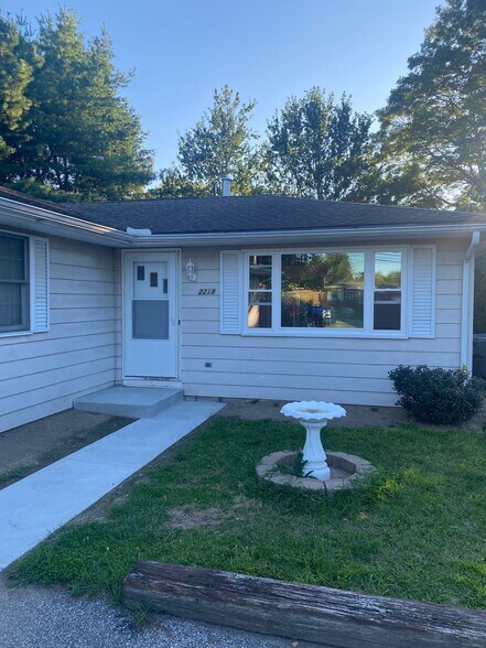 FRONT ENTRANCE - 2218 Midland Dr