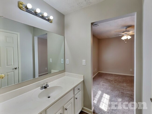 Building Photo - 3433 Palm Cir