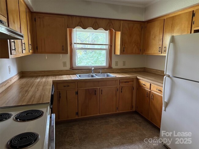 Building Photo - 1237 15th Ave NW