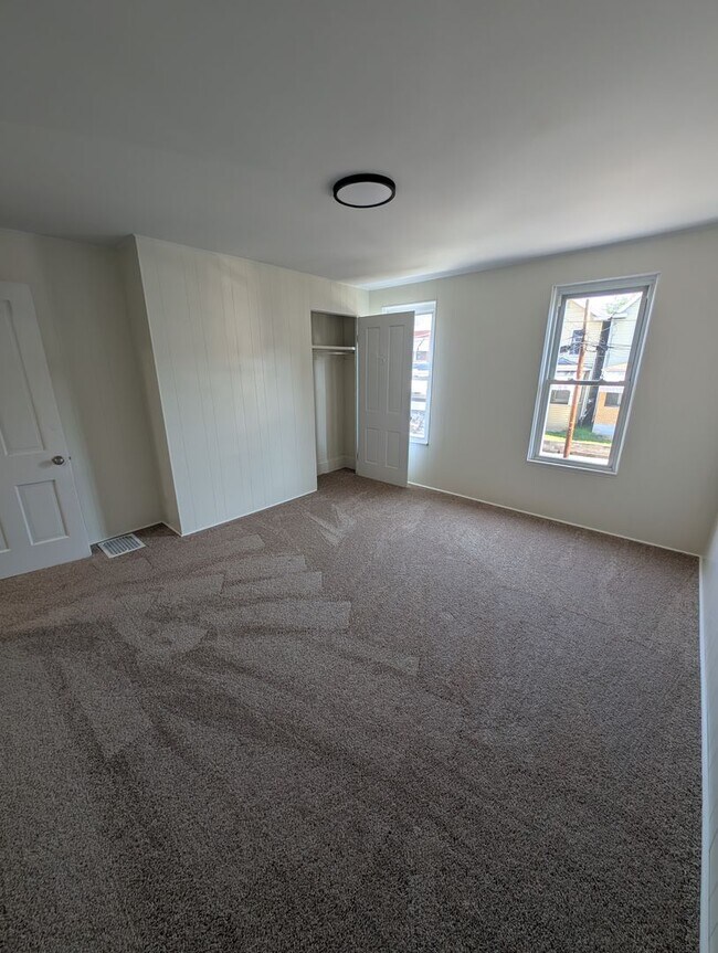Building Photo - Newly Reno2 Bed, 1 Bath Home in Pitcairn -- Available NOW!