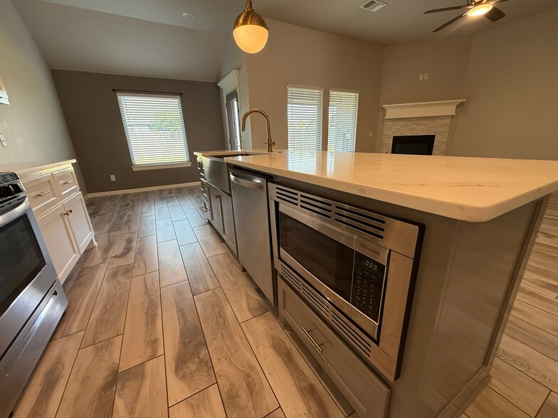 Building Photo - 12217 Brinley Reign Dr