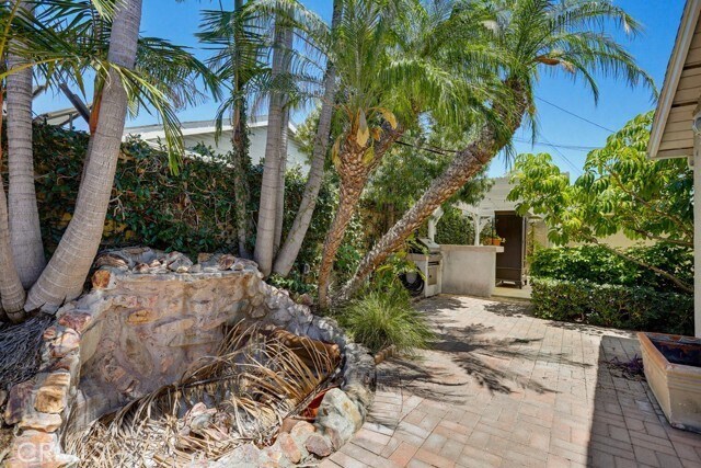 Building Photo - 2705 E Jacaranda Ave