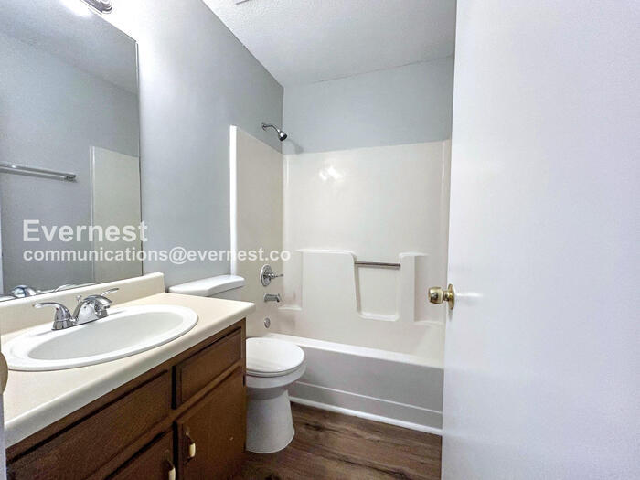 Building Photo - 5949 Shannon Dr