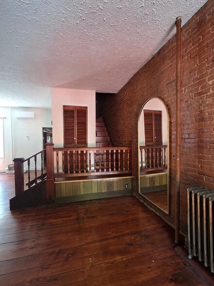 Building Photo - 131 W Broadway
