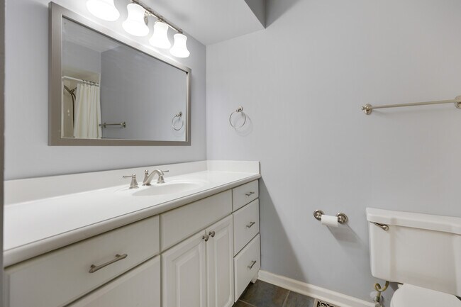 Building Photo - 817 Pahl Rd