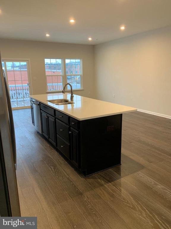 Building Photo - 111 Almond Dr