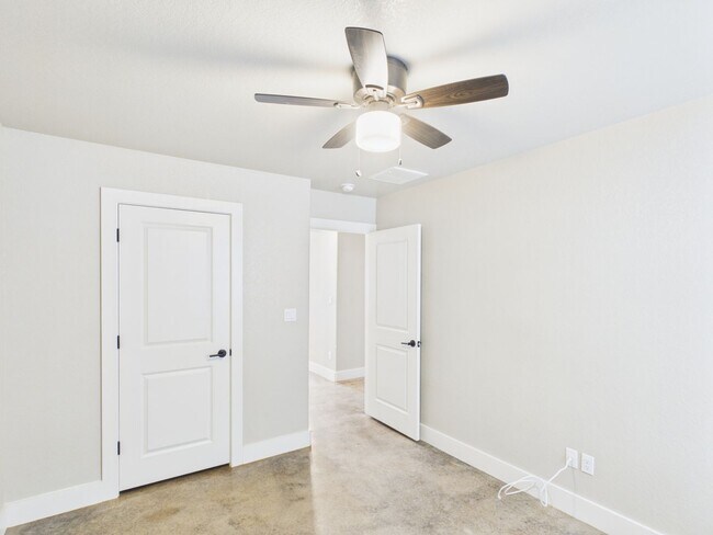 Building Photo - 124 Feather Way