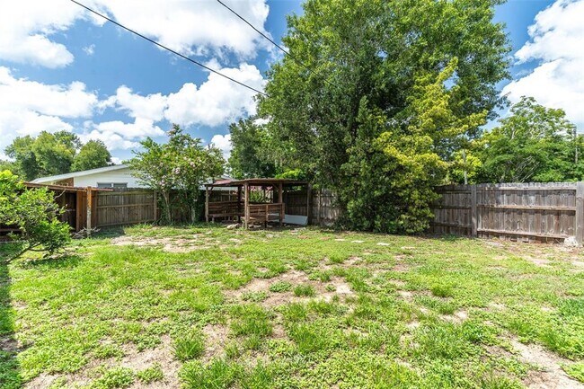 Building Photo - 916 Cohassett Ave