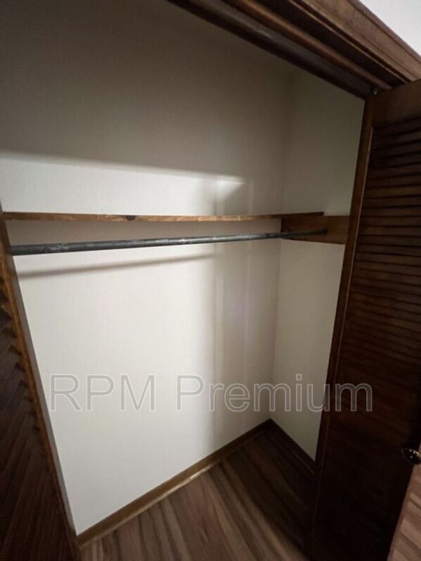 Building Photo - 13936 Cayuga Dr