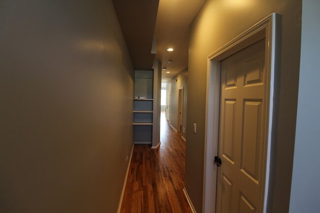 Building Photo - 2054 W Division St