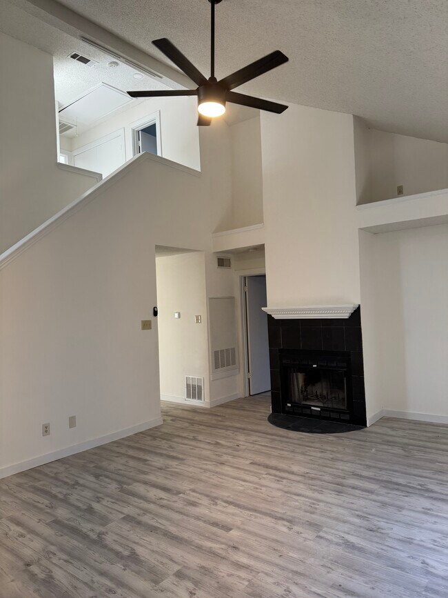 Building Photo - 3865 Suffolk Ln