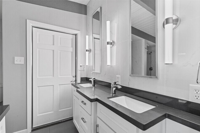 Building Photo - 5001 Nina Lee Ln