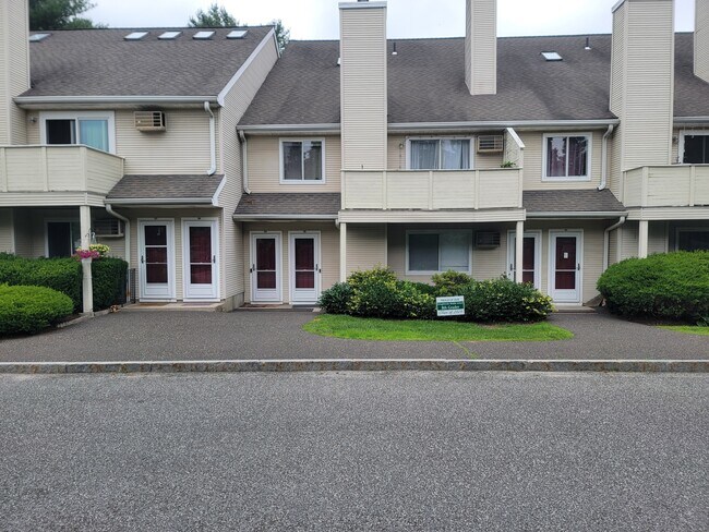 Building Photo - 39 Willow Springs