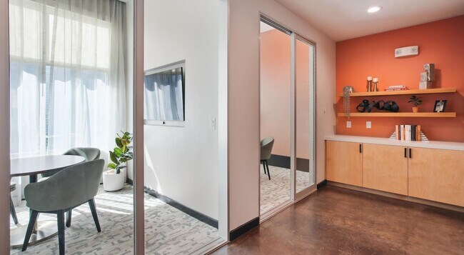 Building Photo - 14015 Univ Pass