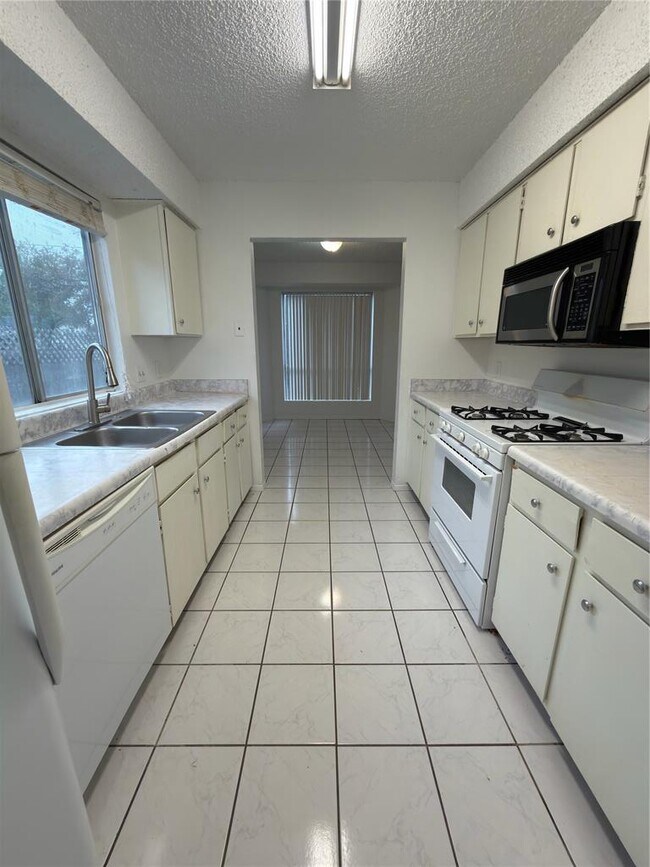 Building Photo - 5601 Porsche Ln