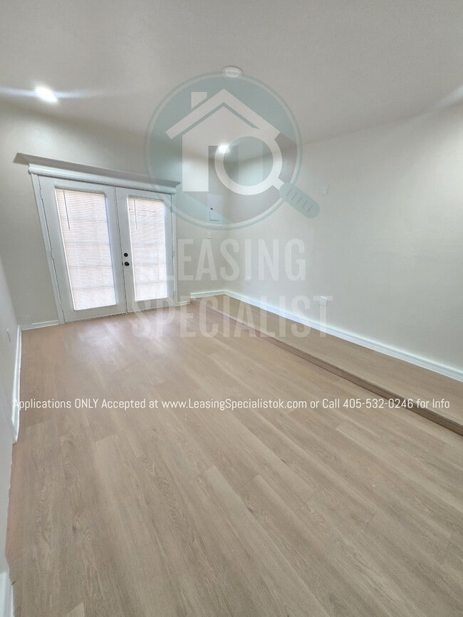 Building Photo - Spacious Village 3 Bed 2 Bath Home!