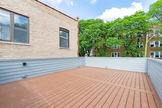 Building Photo - 5014 N Rockwell St