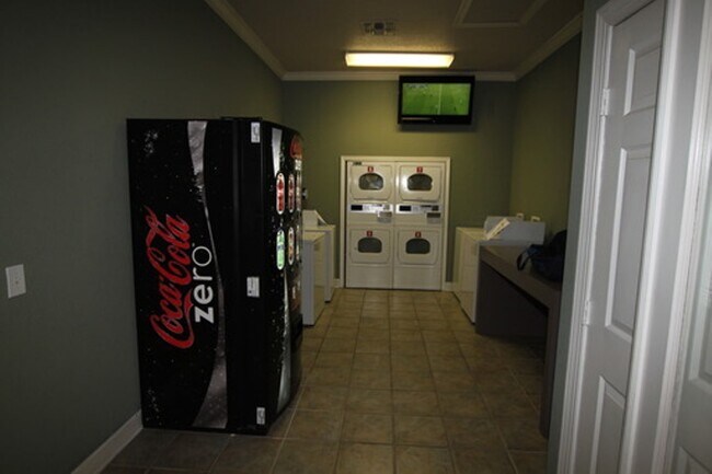 Building Photo - The Preserve @ Temple Terrace - 1 bed/1 bath, 3rd floor condo