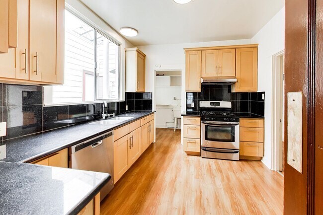 Building Photo - 623-625 8th Ave