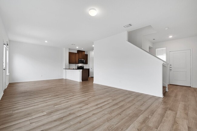 Building Photo - Charming 3 Bed 2.5 Bath Home in Tierra Buena with Community Amenities!