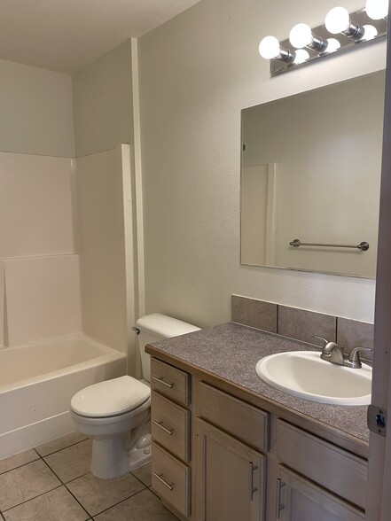 Building Photo - 1482 Estate Pl