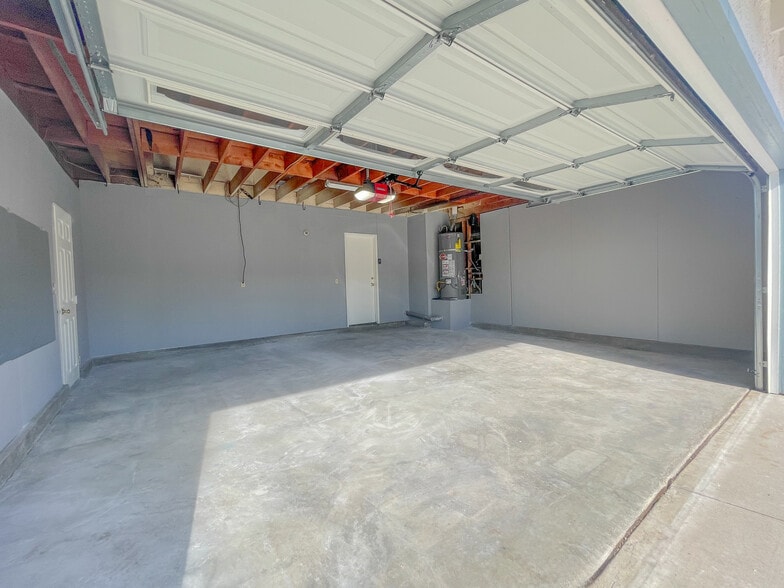 Garage - 25770 Mariposa St
