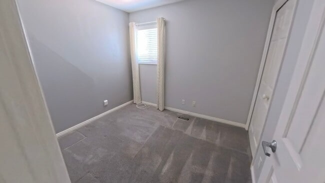 Building Photo - Beautiful Lindon Home