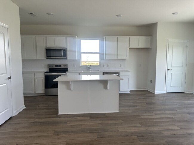 Building Photo - BRAND NEW - SINGLE FAMILY HOME IN COLUMBIA