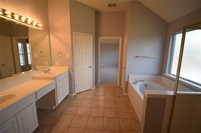 Building Photo - 4020 Pear Ridge Dr