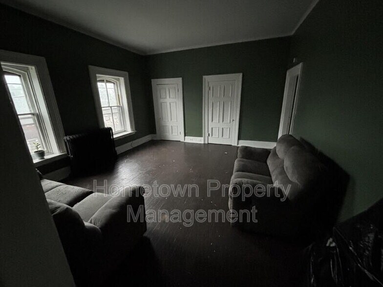 Building Photo - 319 E Sunbury St